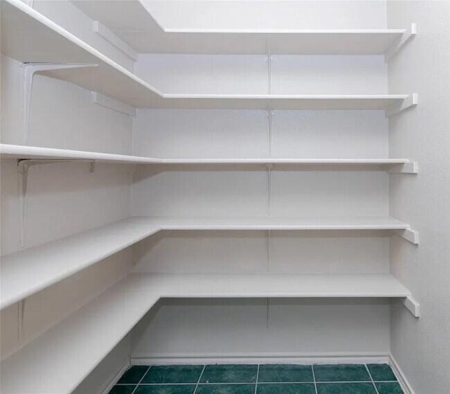 Building Photo - Room in House on Heyerdahl Dr