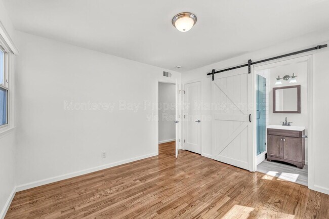 Building Photo - 12 Lilac St