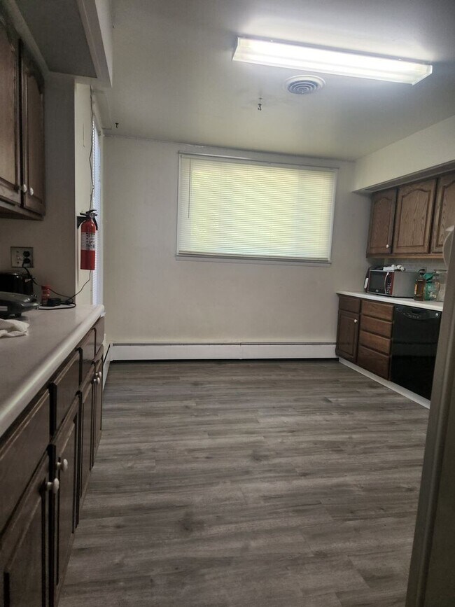 Building Photo - 319 N Warren Ave