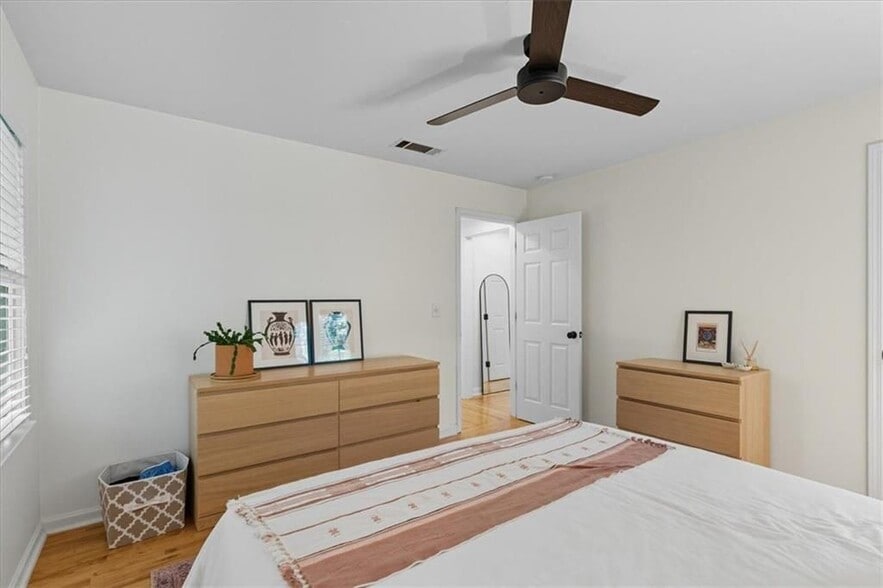 Building Photo - 2238 Ridgedale Rd NE