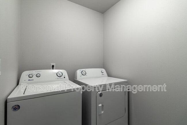 Building Photo - 5828 NE 56th Pl