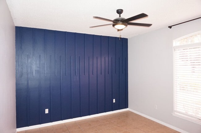 Building Photo - Designer 3/2 with 2 Car Garage in Desirabl...