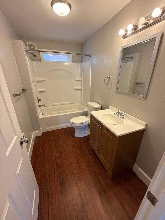 Building Photo - 316 E Peach St