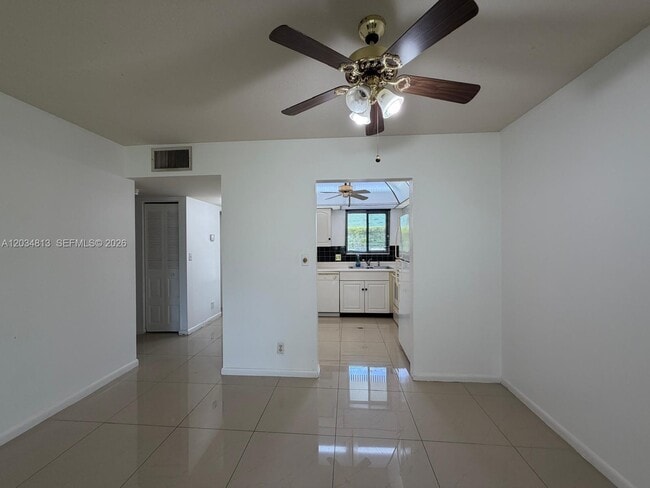 Building Photo - 200 Waterway Dr S