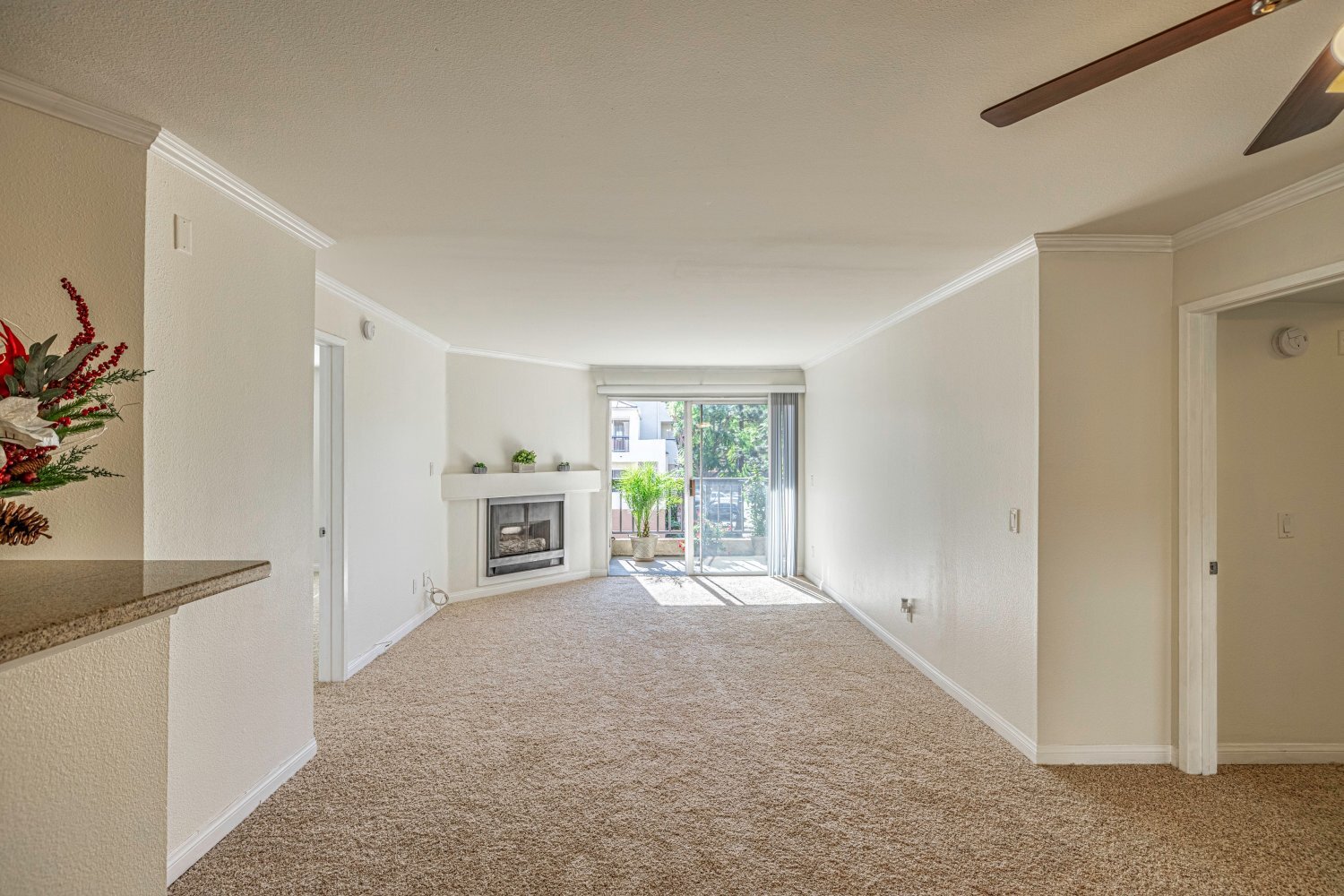 Building Photo - 5535 Canoga Ave