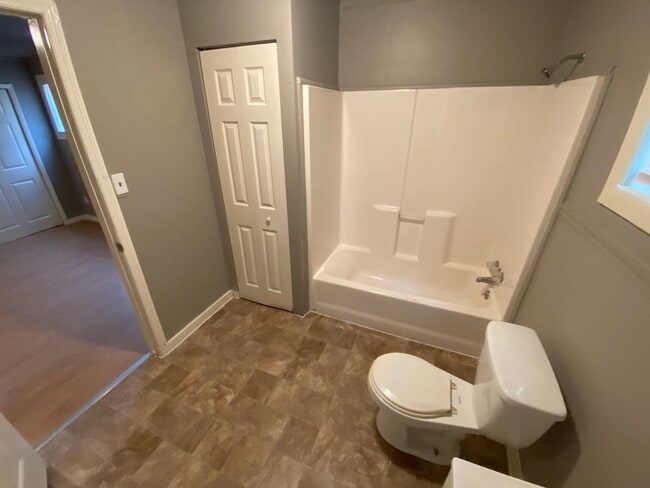 Building Photo - JANUARY MOVE IN SPECIAL!! FIRST MONTH FREE!