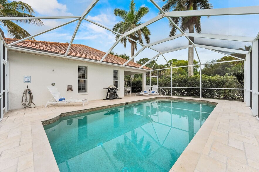 Building Photo - 596 93rd Ave N