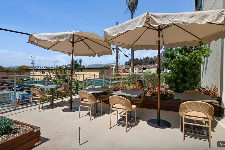 Building Photo - 611 N Virgil Ave