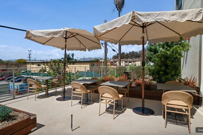 Building Photo - 611 N Virgil Ave