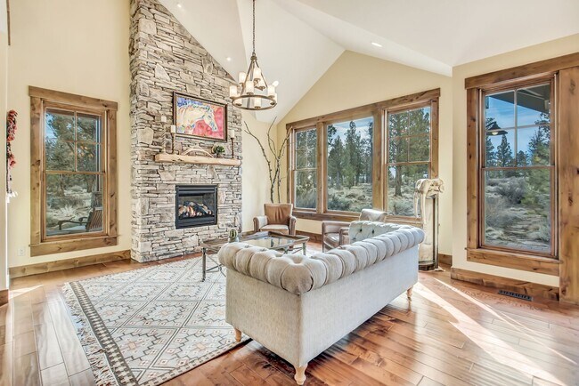 Building Photo - Rare Tumalo Retreat on 10 Acres with Barn!