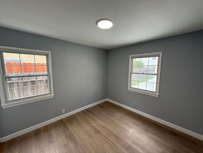 Building Photo - 10712 Vena Ave