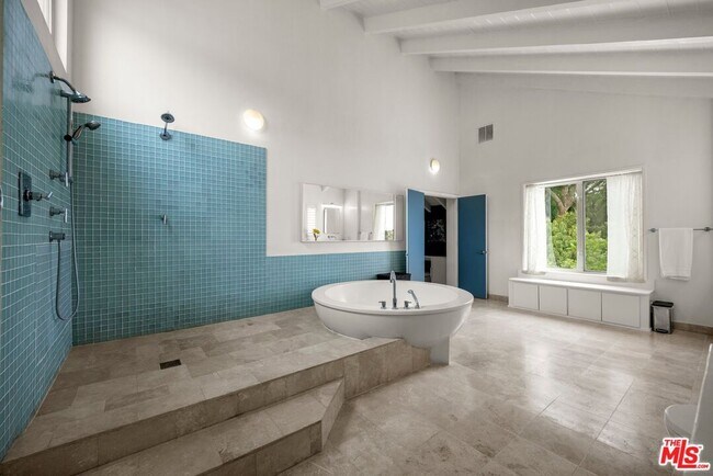 Building Photo - 3210 Coldwater Canyon Ln