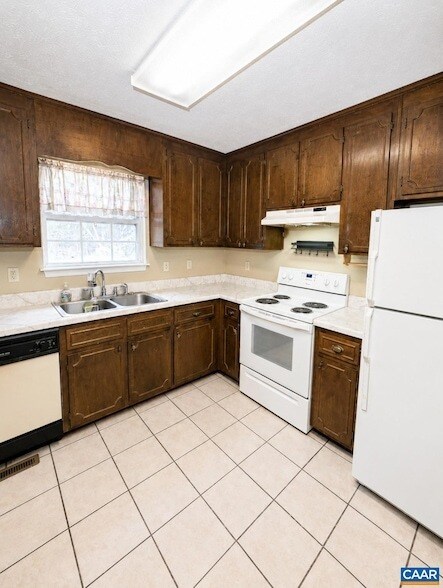 Building Photo - 330 Wood Dr