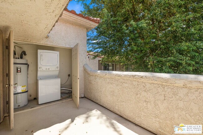 Building Photo - 505 S Farrell Dr