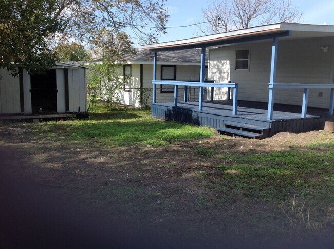 Building Photo - 206 Hub Ave