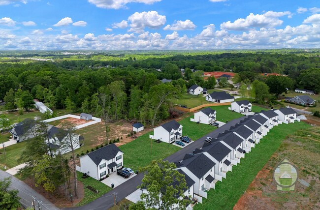 Building Photo - 15 Wofford Pine Dr