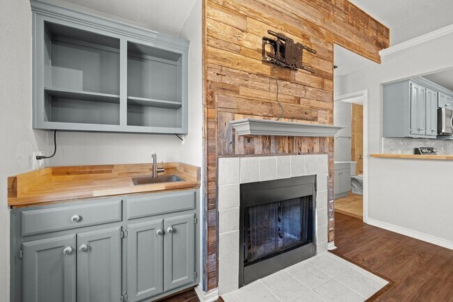 Building Photo - 820 Mica Ln