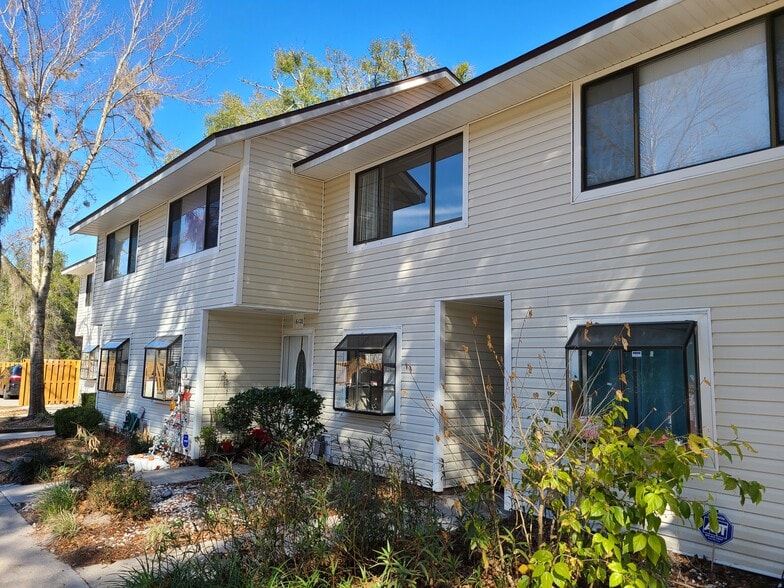 Building Photo - 6124 SW 8th Pl