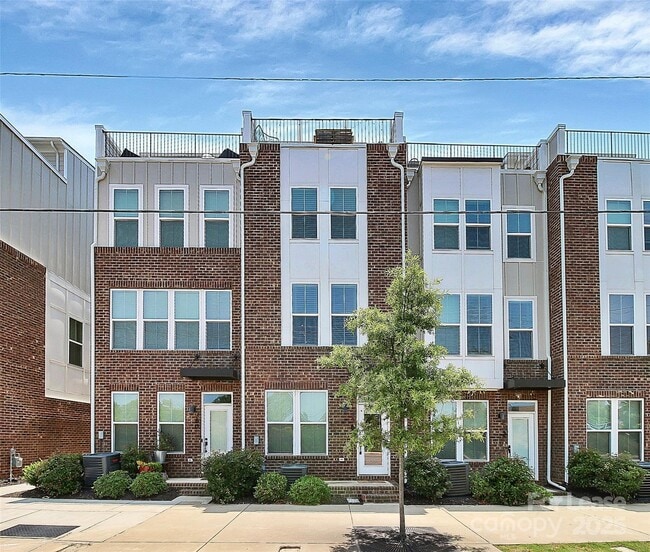 Primary Photo - 256 Parkwood Ave