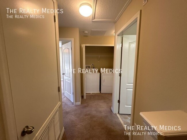 Building Photo - 272 Carina Cir