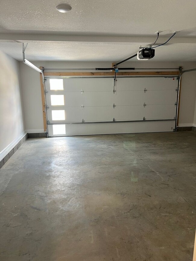 Building Photo - Brand New Three Bedroom in Cherry Acres
