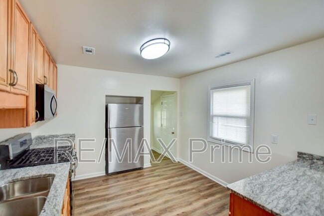 Building Photo - 1923 Bancroft Dr