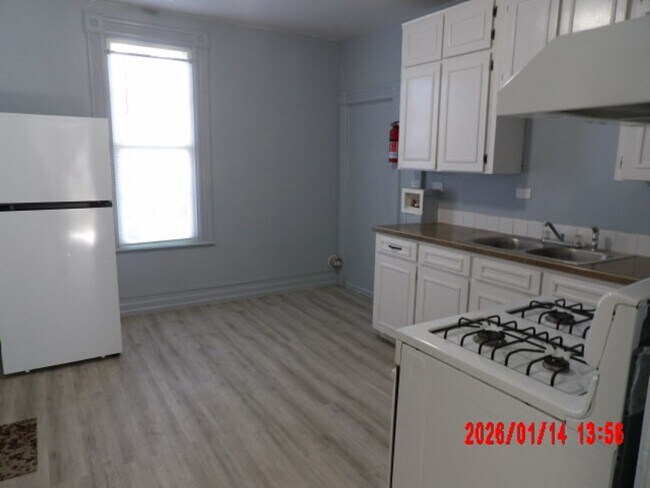 Building Photo - 1306 10th St