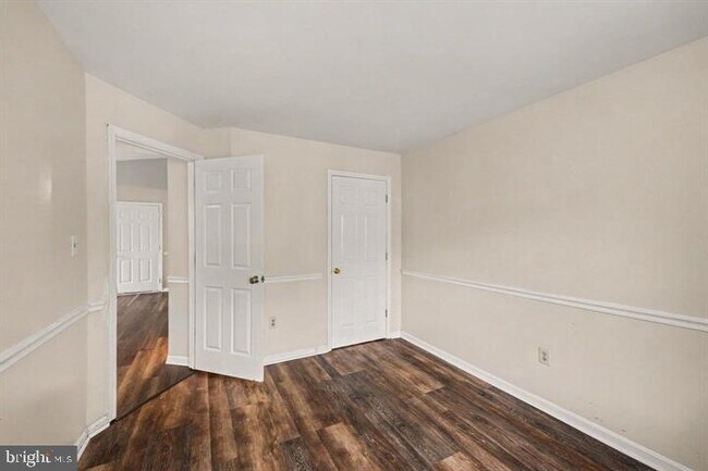 Building Photo - 8619 Beekman Pl