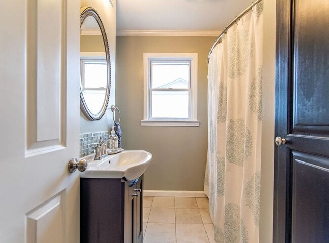Building Photo - Gorgeous 4 Bedroom Home in Adamsville