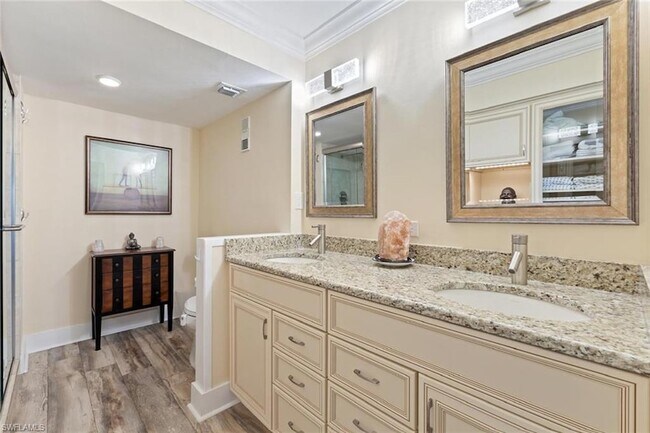 Building Photo - 555 Park Shore Dr