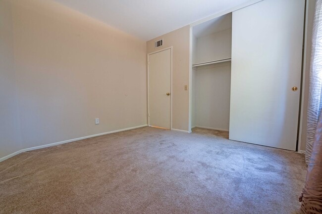 Building Photo - Charming Home for Now Leasing in Thousand Oaks!