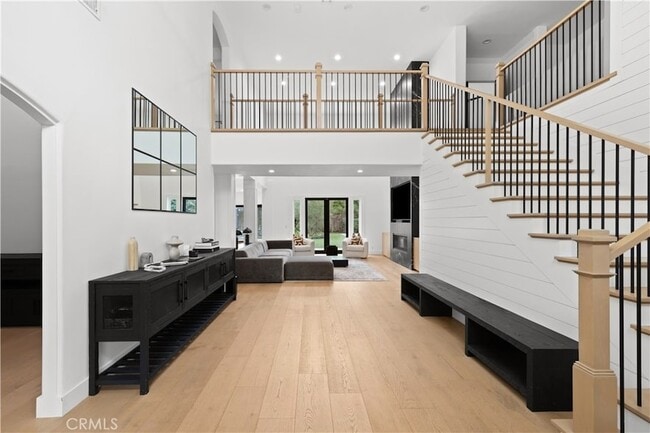 Building Photo - 5946 Woodlake Ave