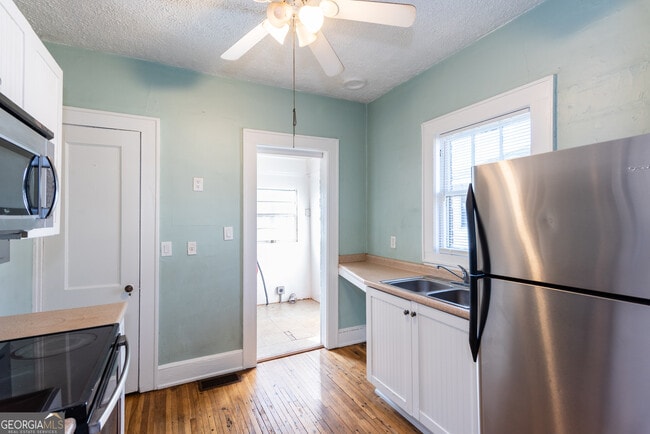 Building Photo - 1786 Center Ave