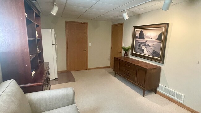 Building Photo - 2642 Bernice Ave