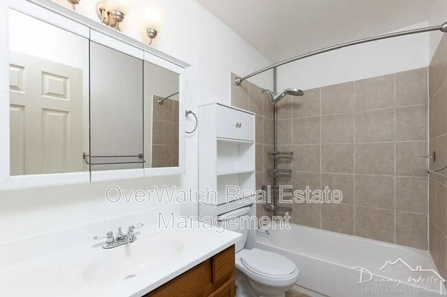 Building Photo - 627 N Klevin St