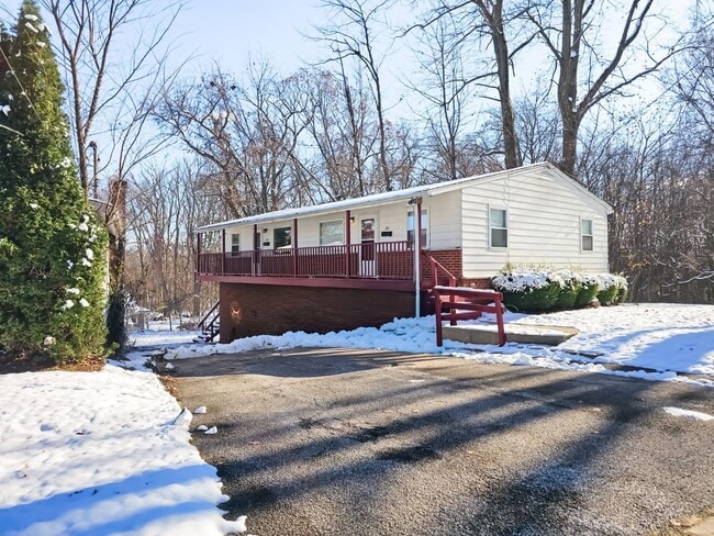 Primary Photo - 241 Cluster Ave