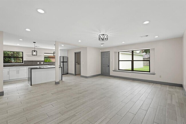 Building Photo - 5522 Braesvalley Dr