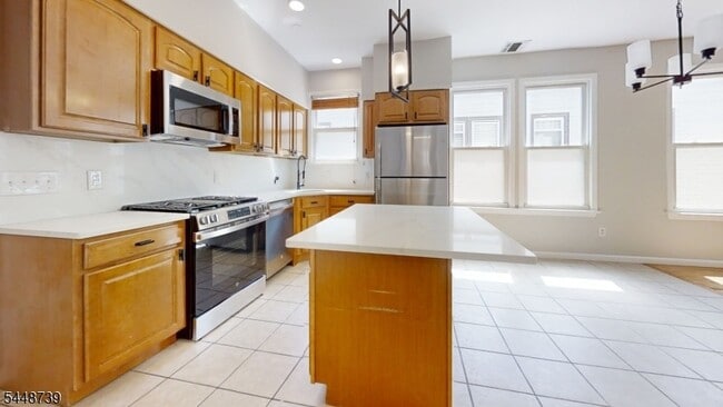 Building Photo - 11 Schuyler Ct