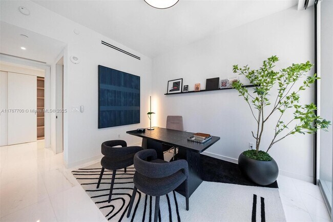 Building Photo - 300 Biscayne Blvd Way