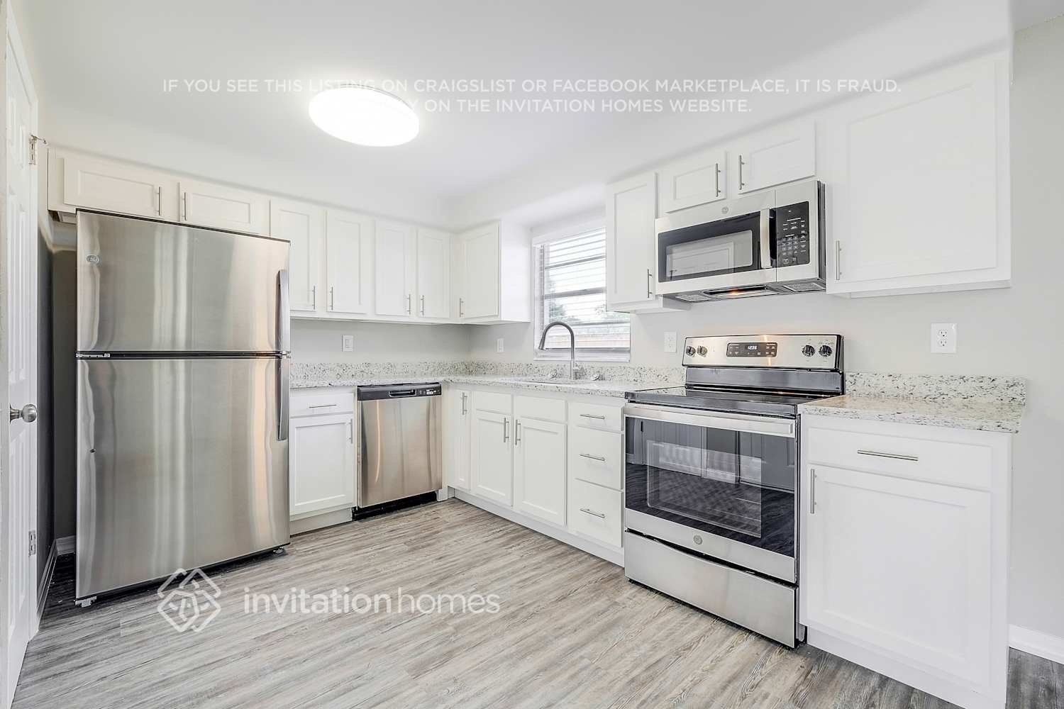Building Photo - 8127 Kenwood Dr N