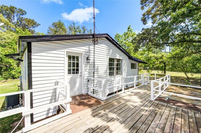 Building Photo - 15170 McRae Lake