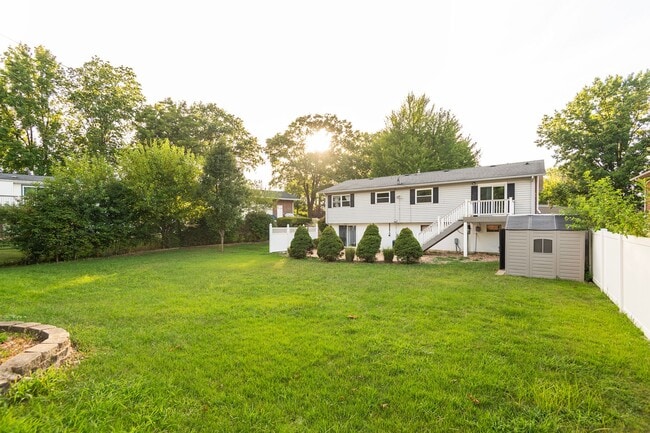 Building Photo - Spacious 4-Bed, 2.5-Bath Split-Level Home