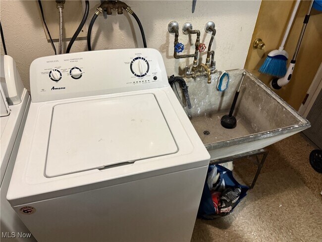 Building Photo - 2465 Warren Pkwy