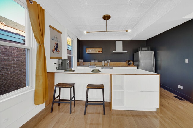 Building Photo - 1510 W Cullerton St