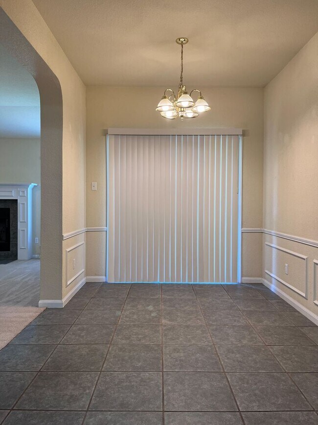 Building Photo - Available NOW!!!! Beautiful 1 story, 4 bedroom, 2 bath, 2 car garage home with a privacy fenced y...