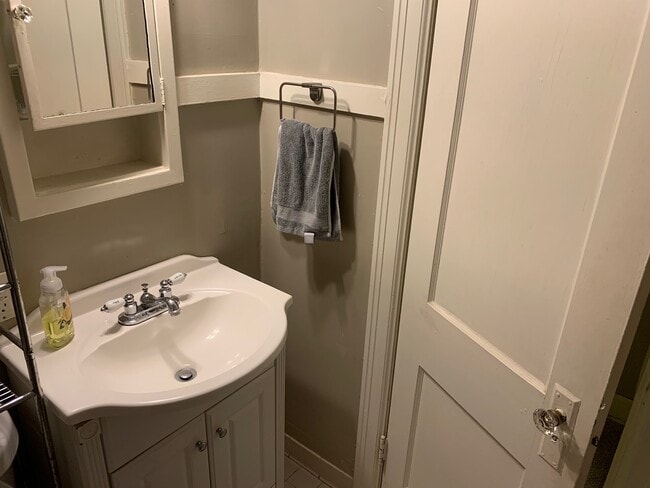 Building Photo - 1604 E 13th St