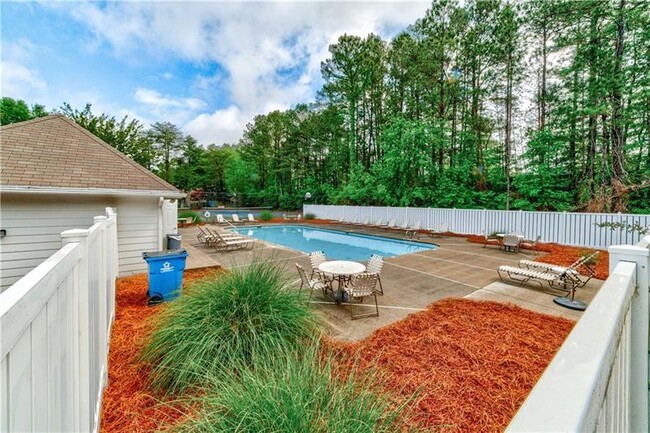 Building Photo - 5527 Bridge Pointe Dr