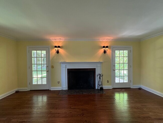 Building Photo - 153 Black Rock Tpke