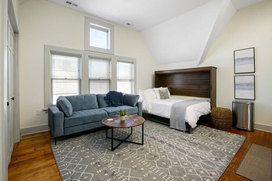 Building Photo - 1848 E 89th St