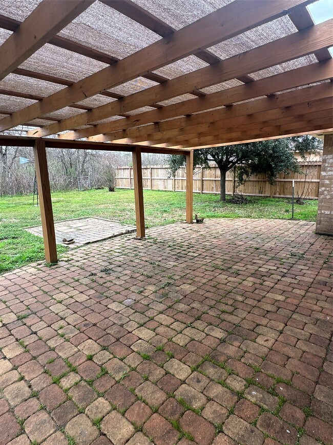 Building Photo - 501 Cindyrella Dr